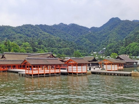 厳島神社本殿