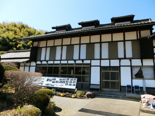 高山社跡